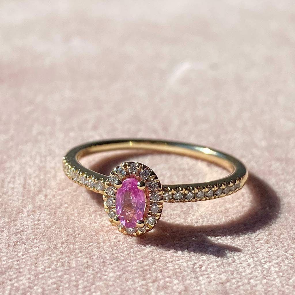 Scrouples Ring i 14 kt. guld med Pink Safir, stemningsbillede